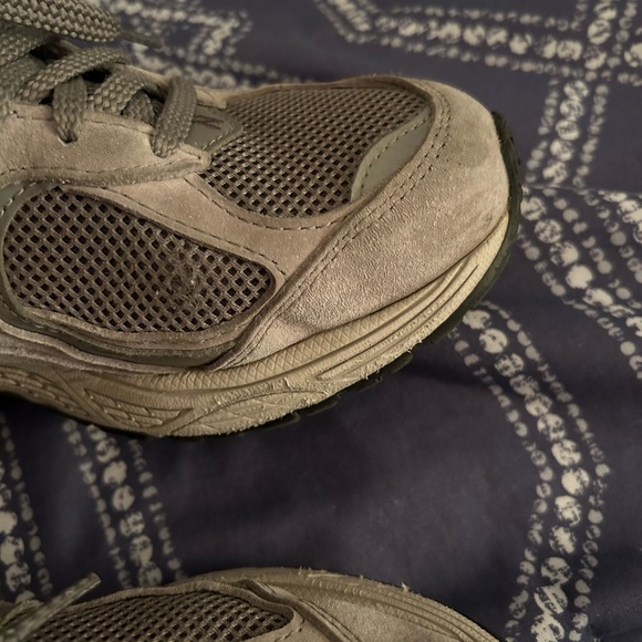 New Balance 2002R sneakers - Picture 5 of 8